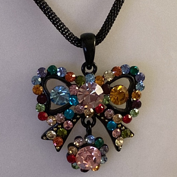 NWOT - VIDA Vintage Black Bow Crystal Pendant, Mesh Chain & Matching Earrings - Picture 2 of 14